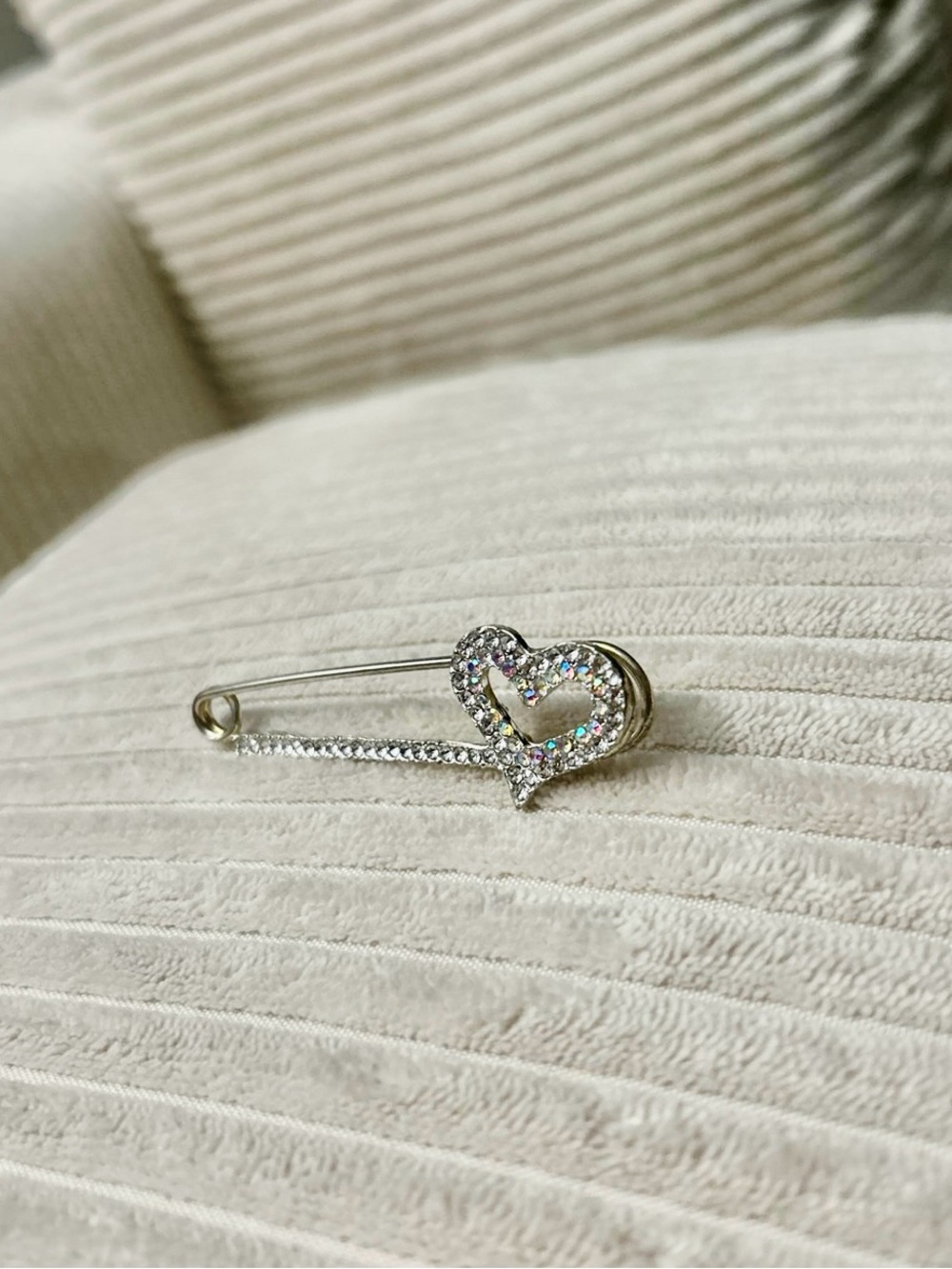 paparazzi Silver Crystal Heart Safety Pin Brooch - Picture 2 of 4